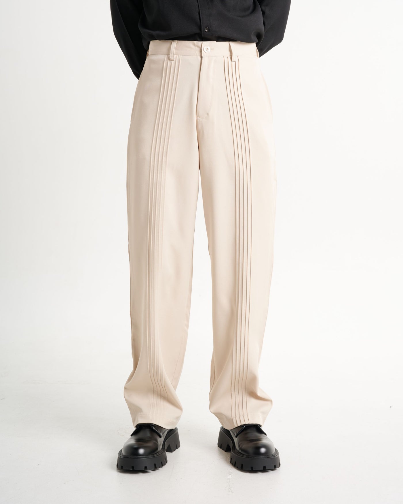 Sleek Pleated Baggy Trousers